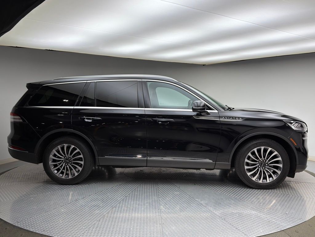 Thumbnail: 2023 Lincoln Aviator - 4