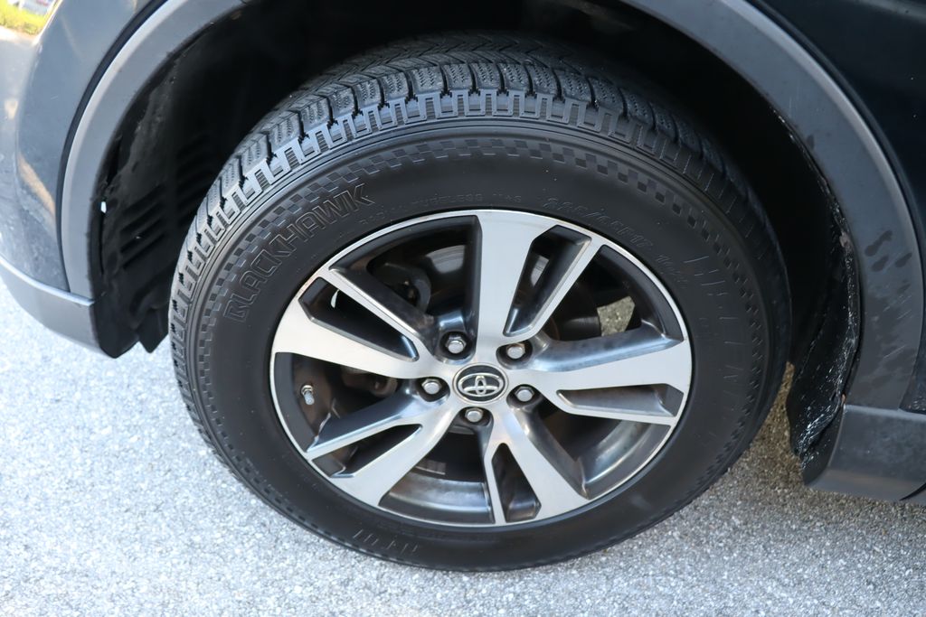 Thumbnail: 2017 Toyota RAV4 - 4