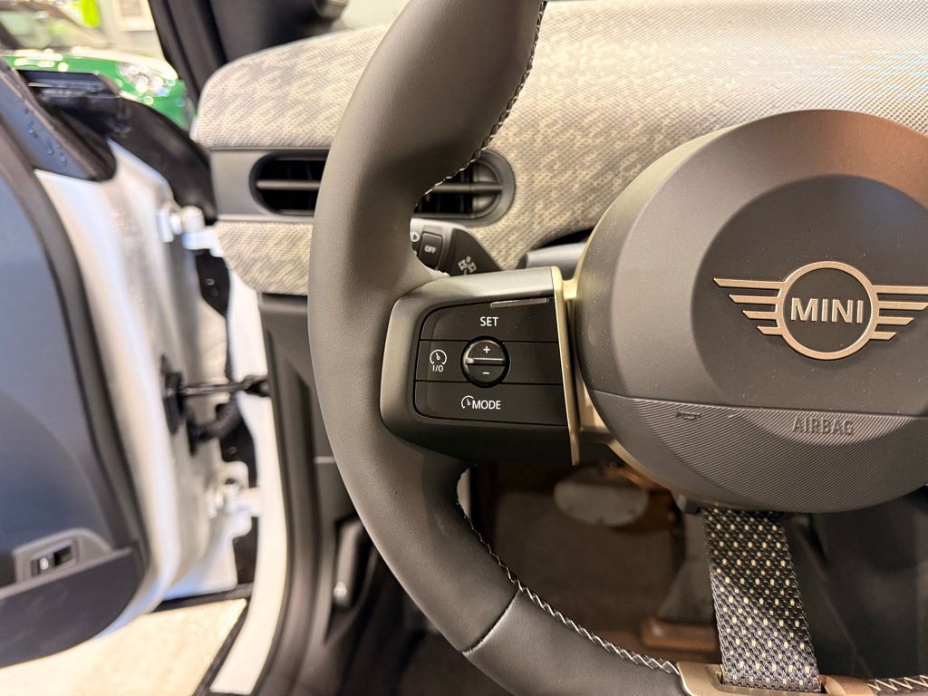 Thumbnail: 2026 MINI Cooper - 13