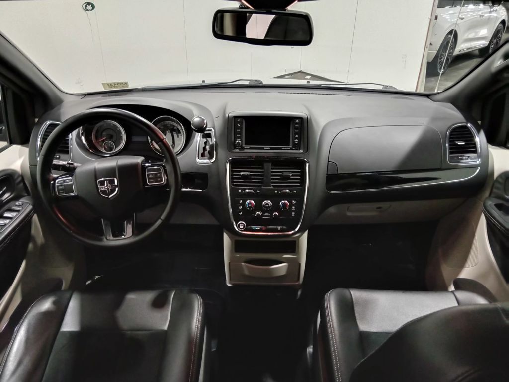 2018 Dodge Grand Caravan SXT — Billet Silver Metallic Clearcoat — photo 14