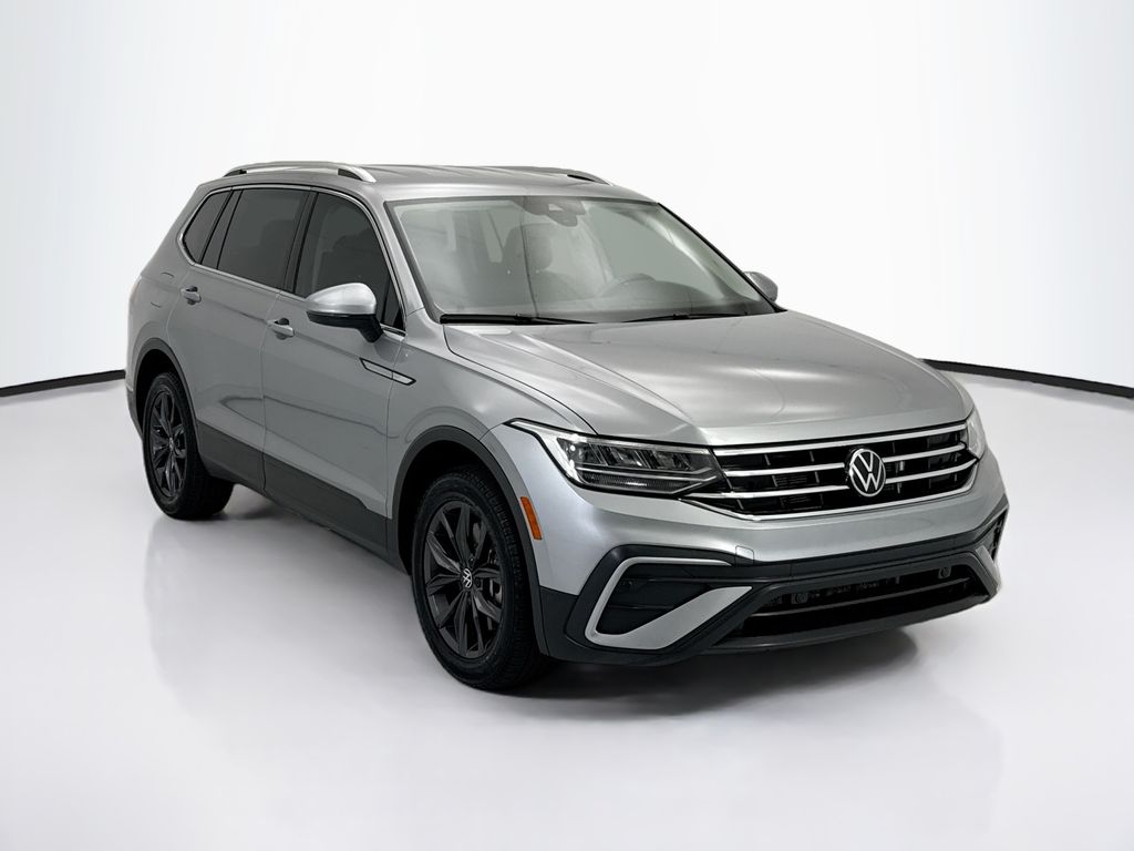Thumbnail: 2022 Volkswagen Tiguan - 3