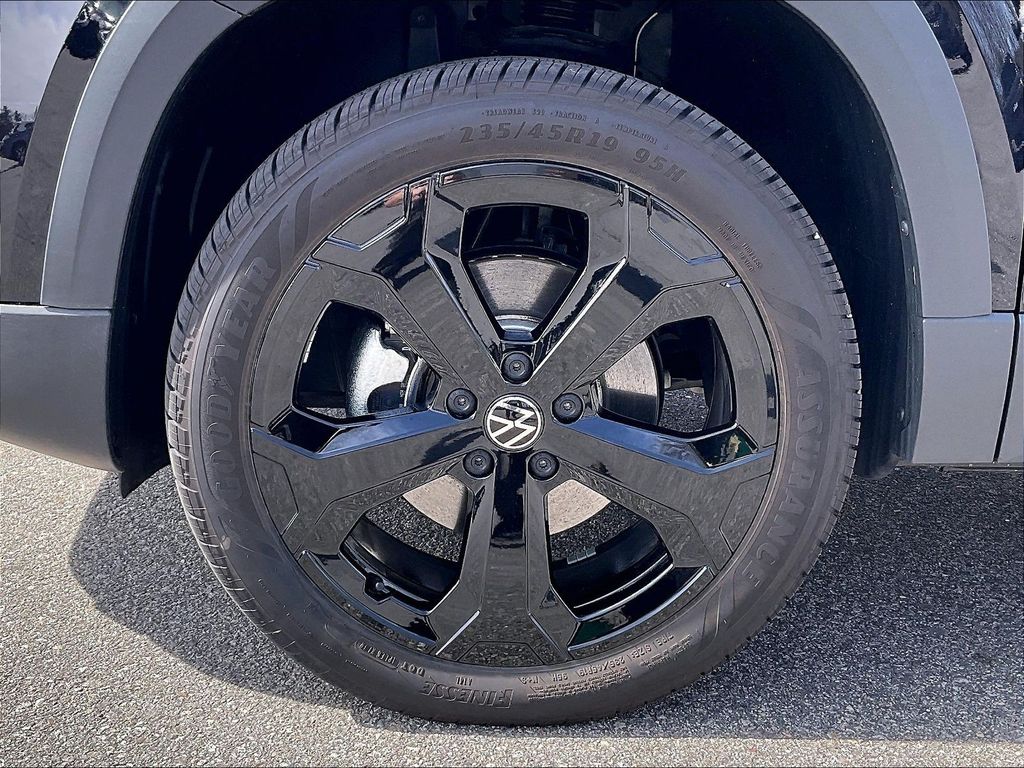 2025 Volkswagen Taos — photo 7