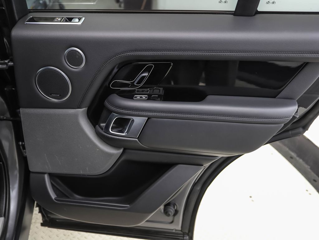 Thumbnail: 2019 Land Rover Range Rover - 22