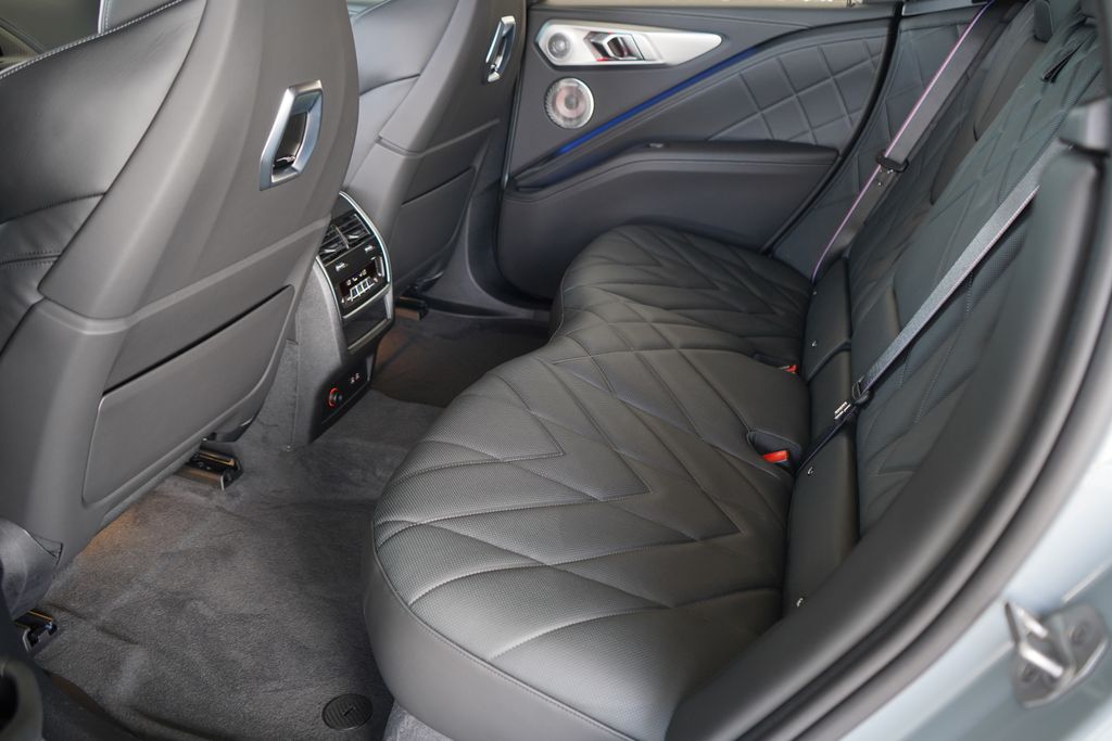 Thumbnail: 2026 BMW XM - 21