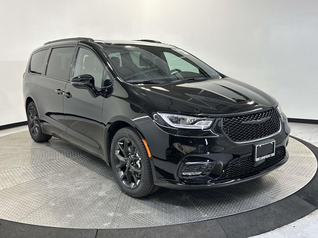 2026 Chrysler Pacifica Select FWD