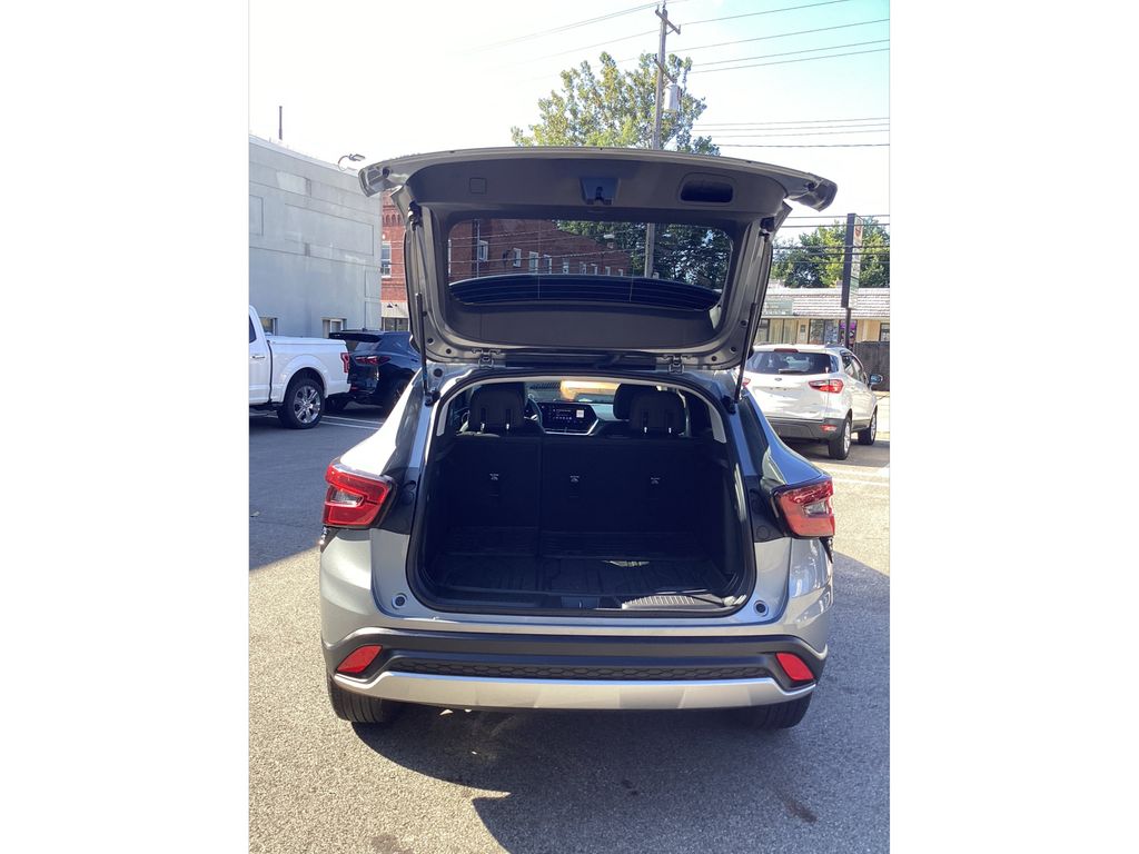 Used 2024 Chevrolet Trax SUV