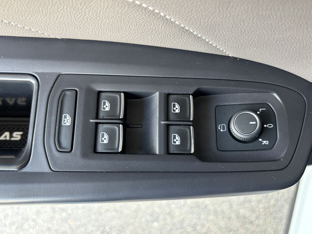 Thumbnail: 2021 Volkswagen Atlas - 31