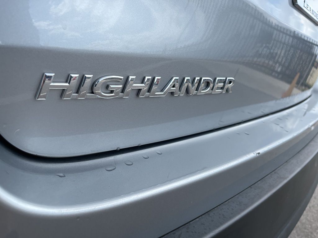 Thumbnail: 2016 Toyota Highlander - 8