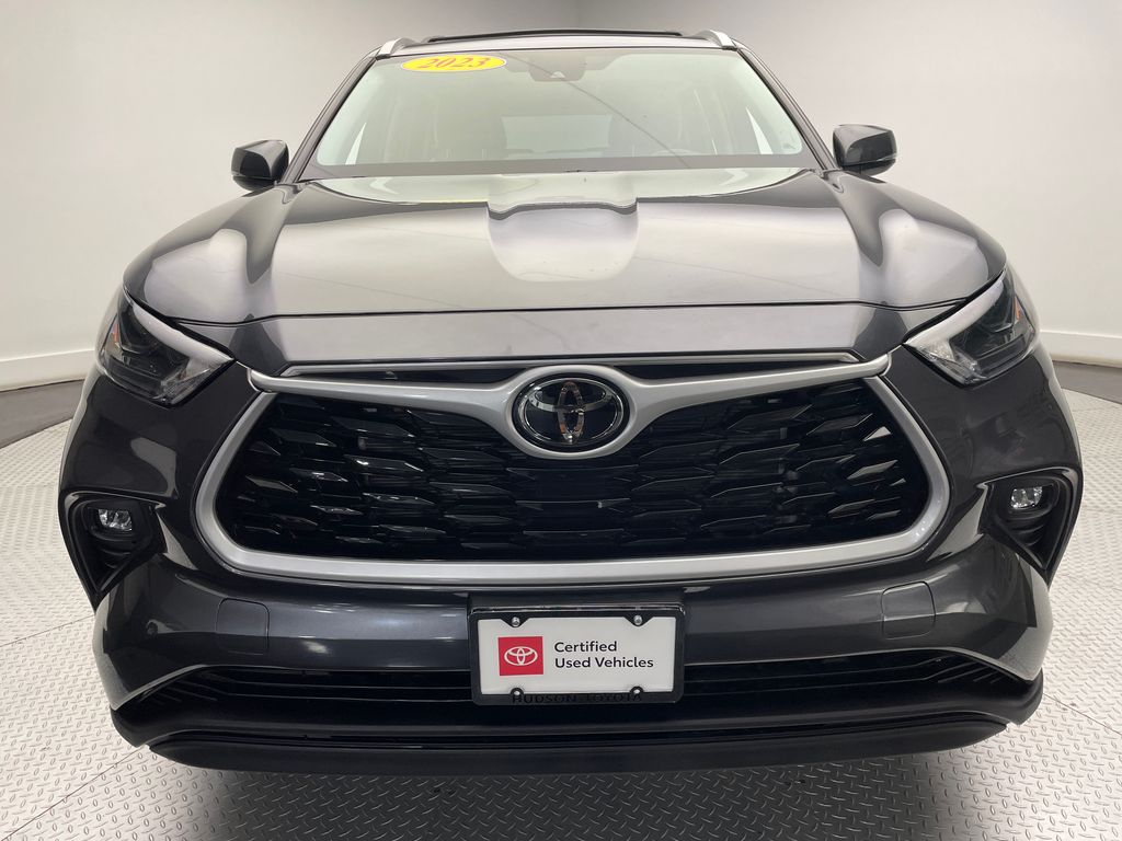 2023 Toyota Highlander XLE 2