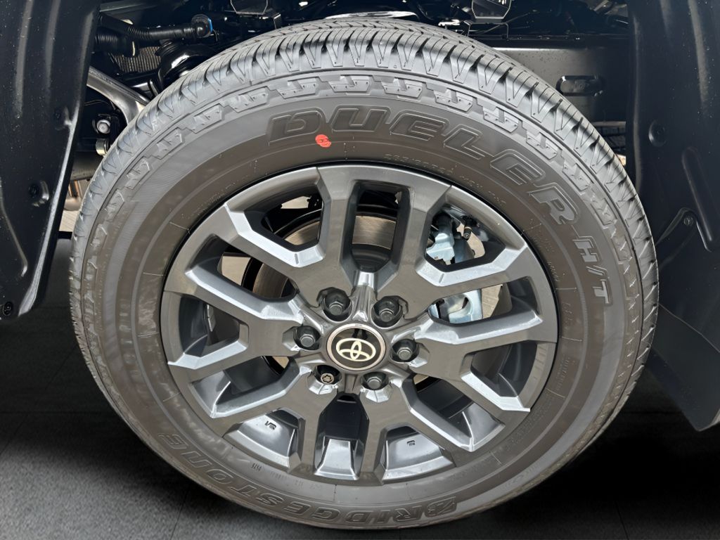 2025 Toyota Tundra CrewMax Platinum photo 25