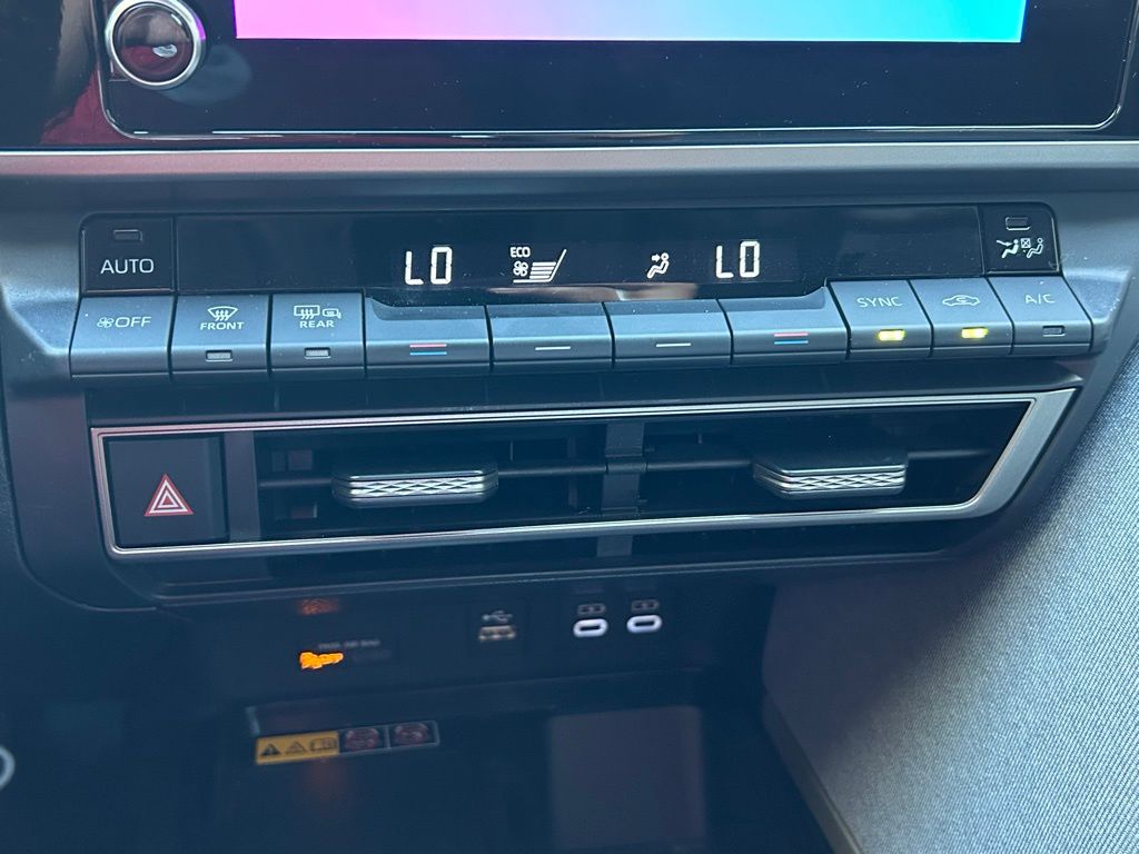 Thumbnail: 2025 Toyota Camry - 25