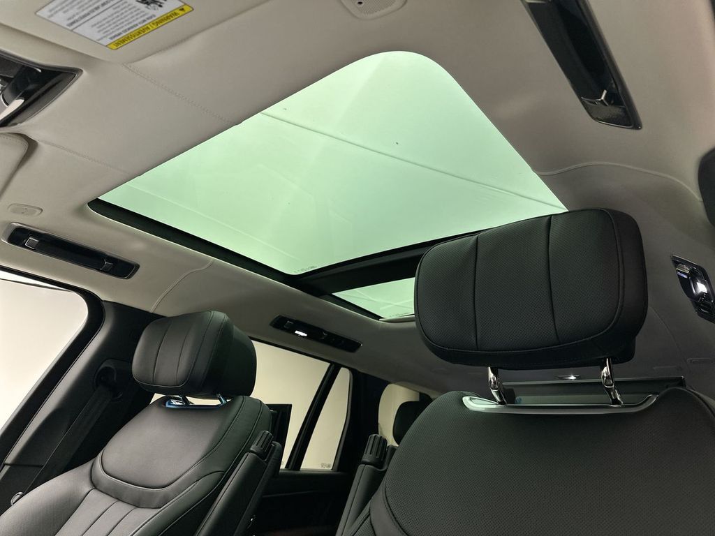 2025 Land Rover Range Rover SE 10