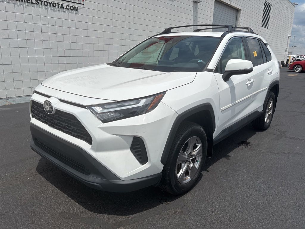 2023 Toyota RAV4 XLE FWD's photo