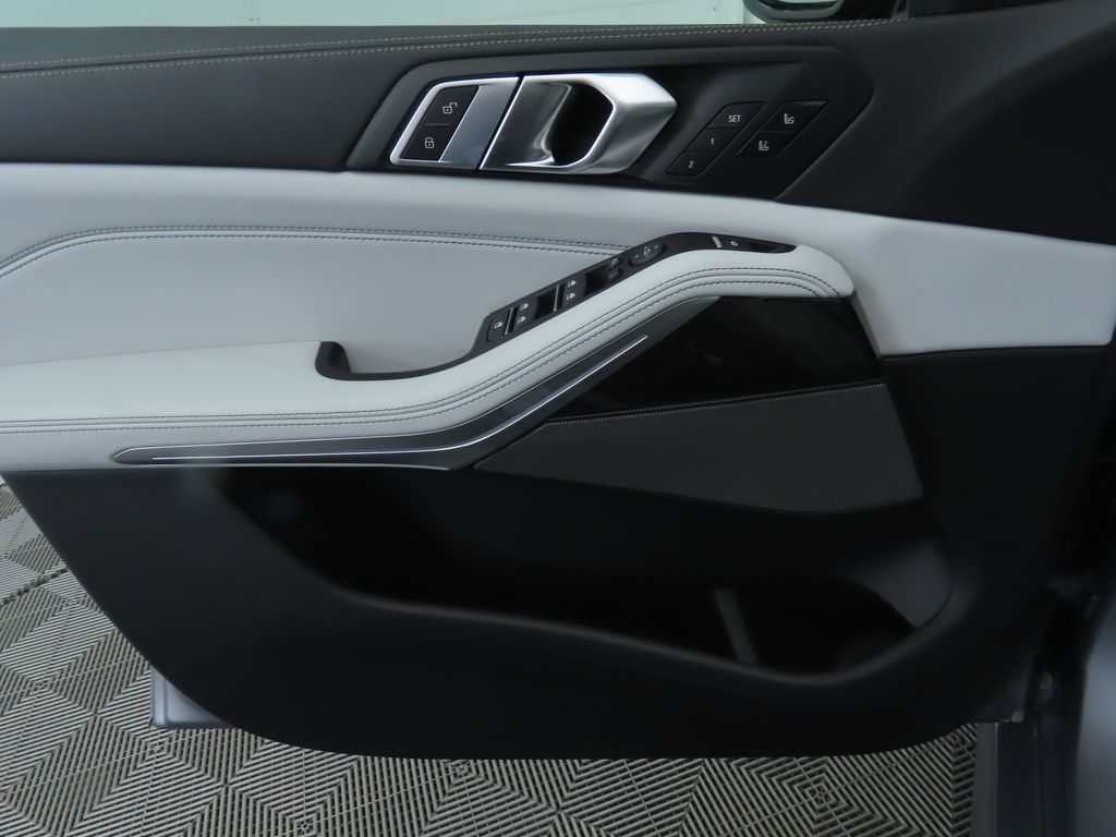 Thumbnail: 2026 BMW X5 - 25