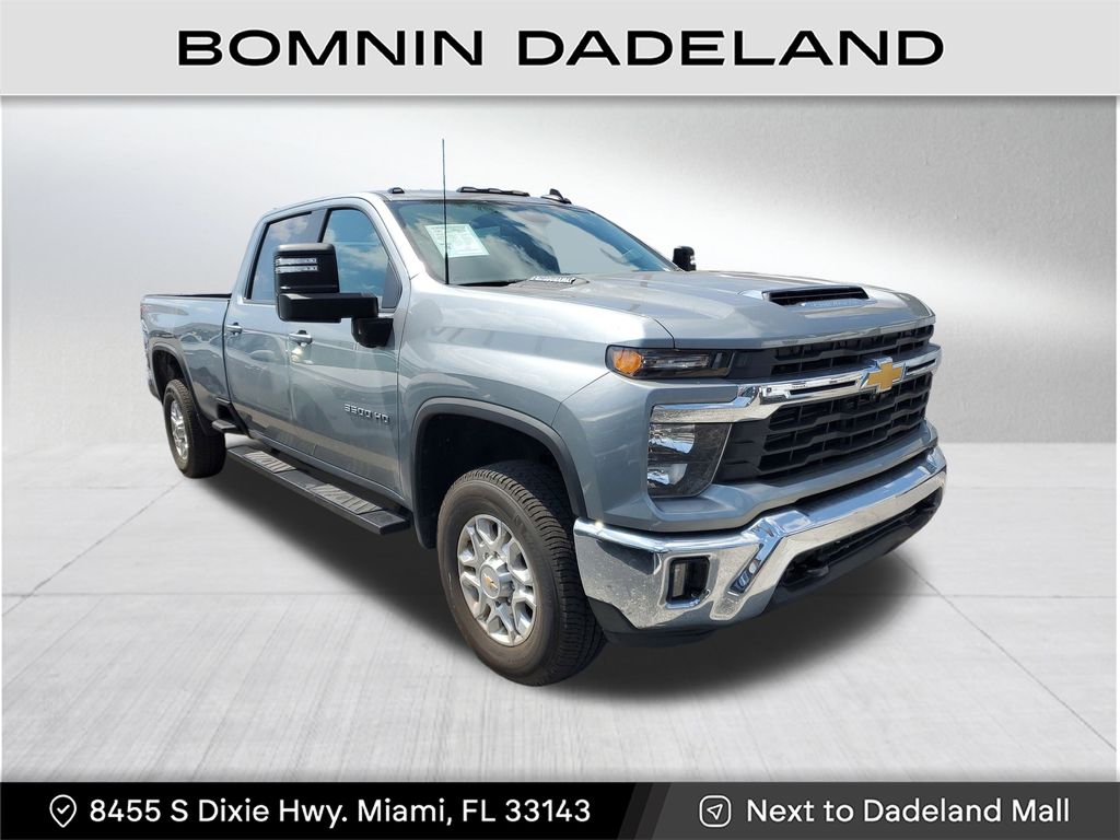 2024 Chevrolet Silverado 3500HD LT photo