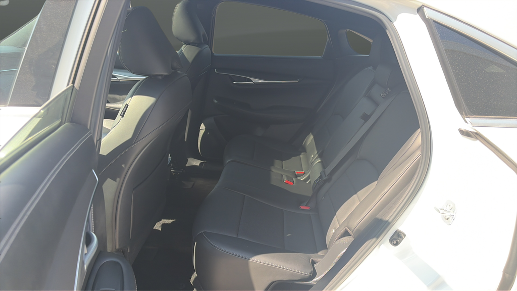 Used 2025 Radiant White INFINITI LUXE image 22