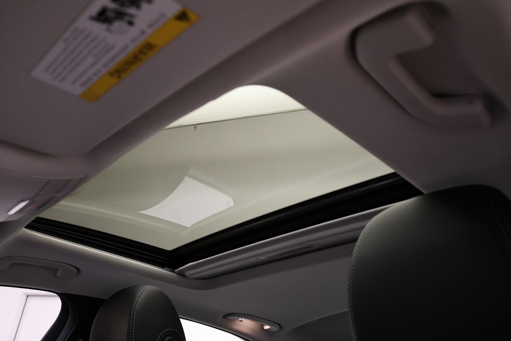 Thumbnail: 2023 Mercedes-Benz E-Class - 17