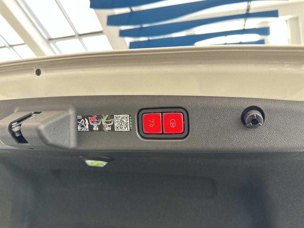 Thumbnail: 2026 Mercedes-Benz E-Class - 20