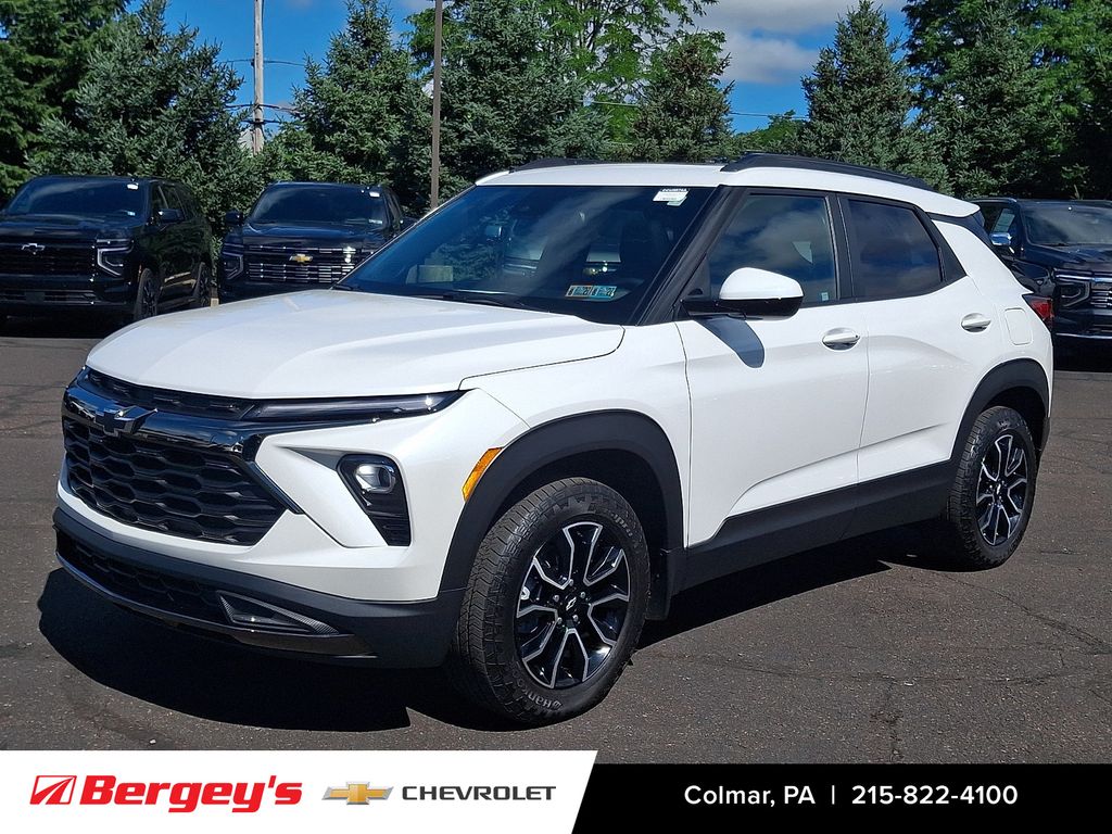 White (Iridescent Pearl Tricoat) 2025 Chevrolet Trailblazer SUV / Crossover Four-Wheel Drive 9-Speed Automatic