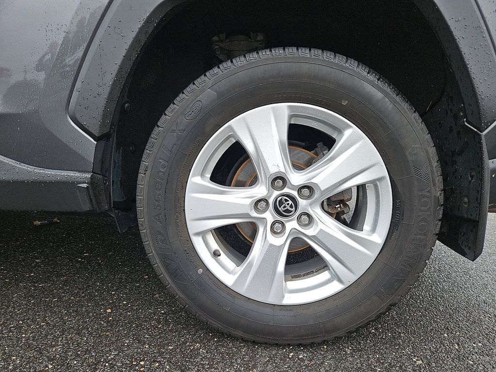 Thumbnail: 2021 Toyota RAV4 - 9