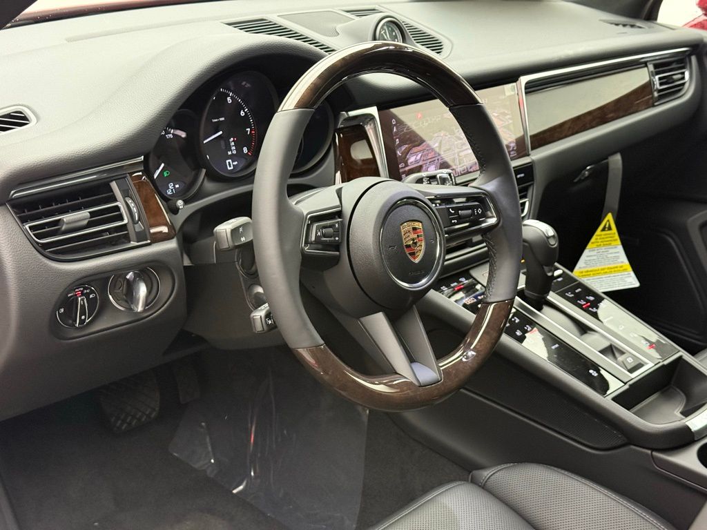 Thumbnail: 2025 Porsche Macan - 10