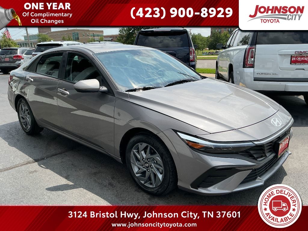 Fluid Metal 2024 Hyundai Elantra Sedan Front-Wheel Drive Continuously Variable Transmission