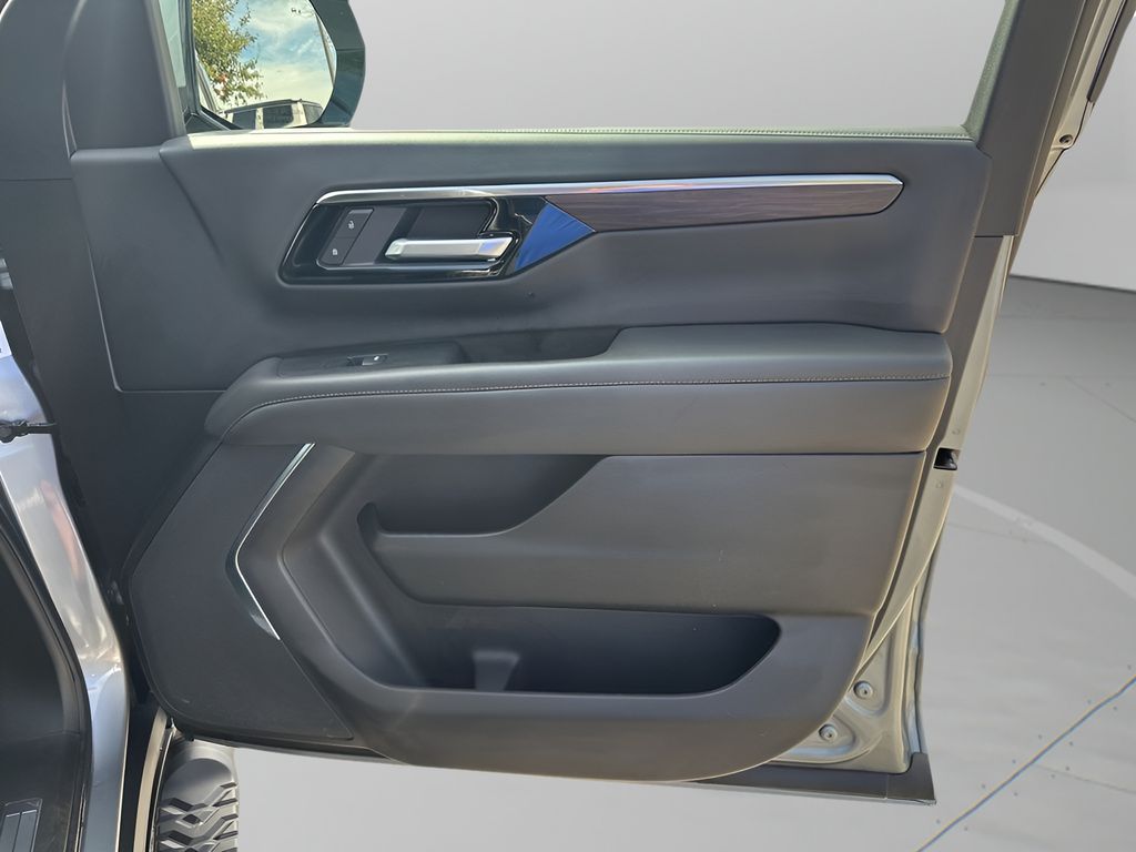 Used Car 2025 Chevrolet Suburban  Z71 For Sale Under $70,000 In Austin, Texas