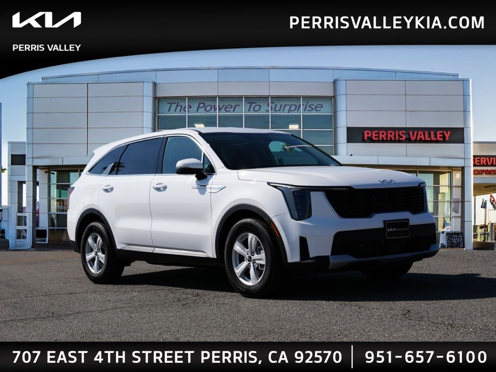 2026 Kia Sorento LX AT's photo