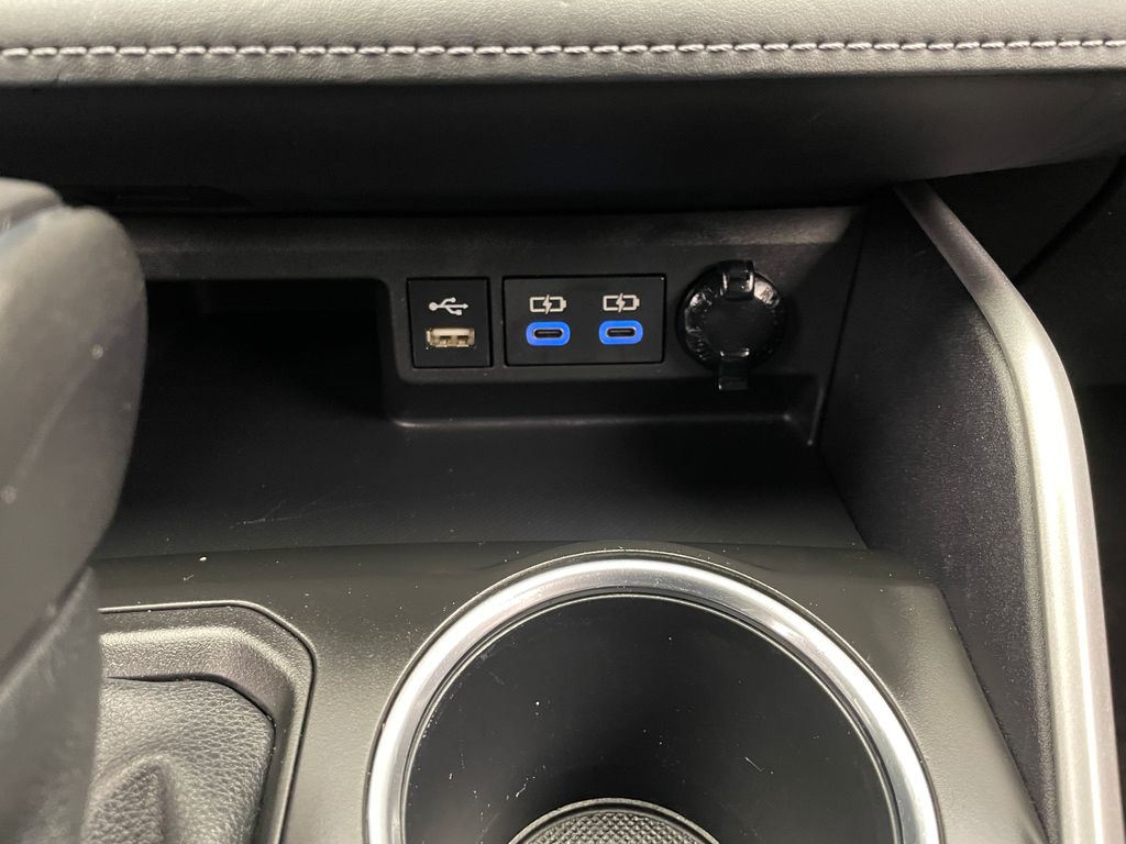 2022 Toyota Highlander LE 28