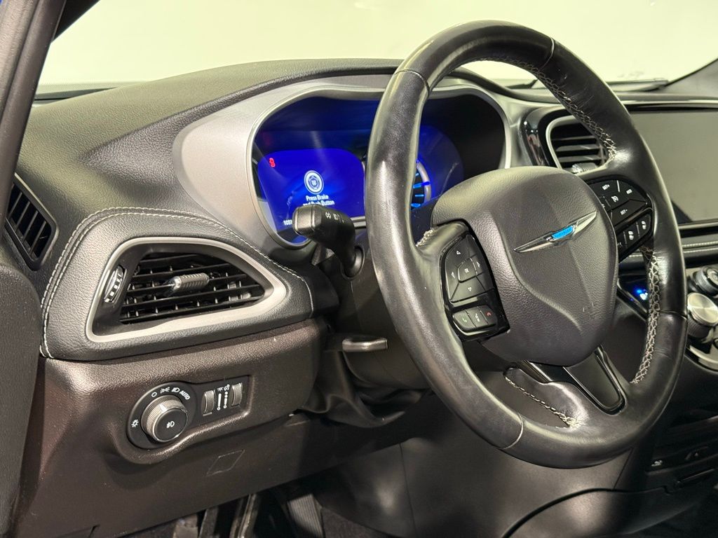 Thumbnail: 2021 Chrysler Pacifica - 17