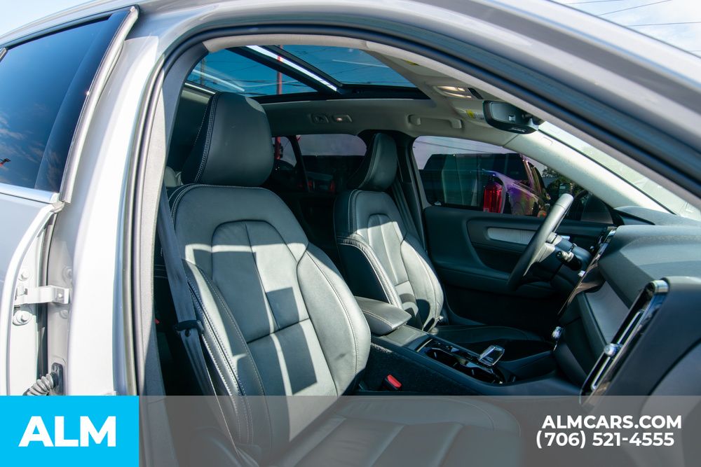 2023 Volvo XC40 Plus photo 21