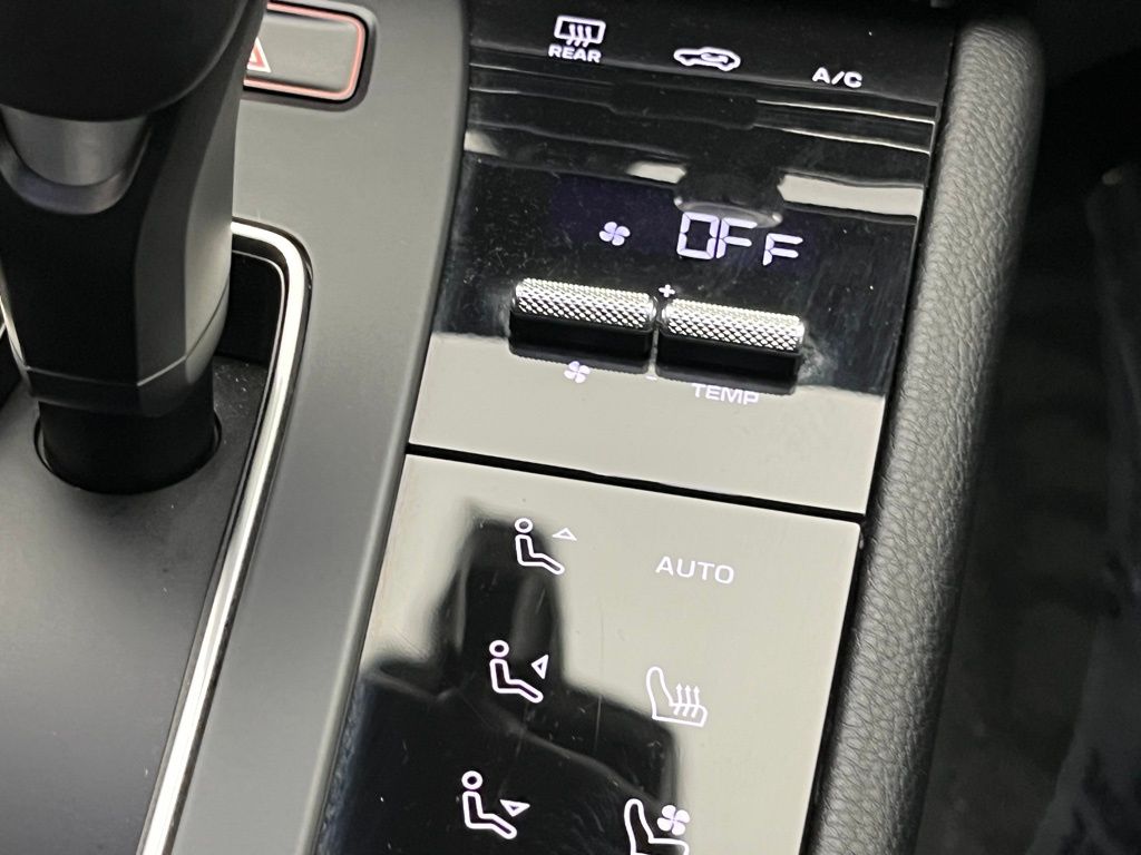 Thumbnail: 2025 Porsche Macan - 19