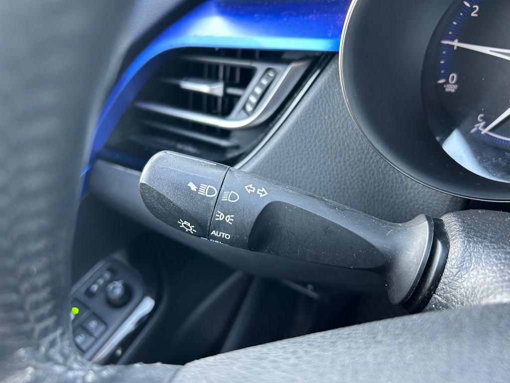 Thumbnail: 2021 Toyota C-HR - 22