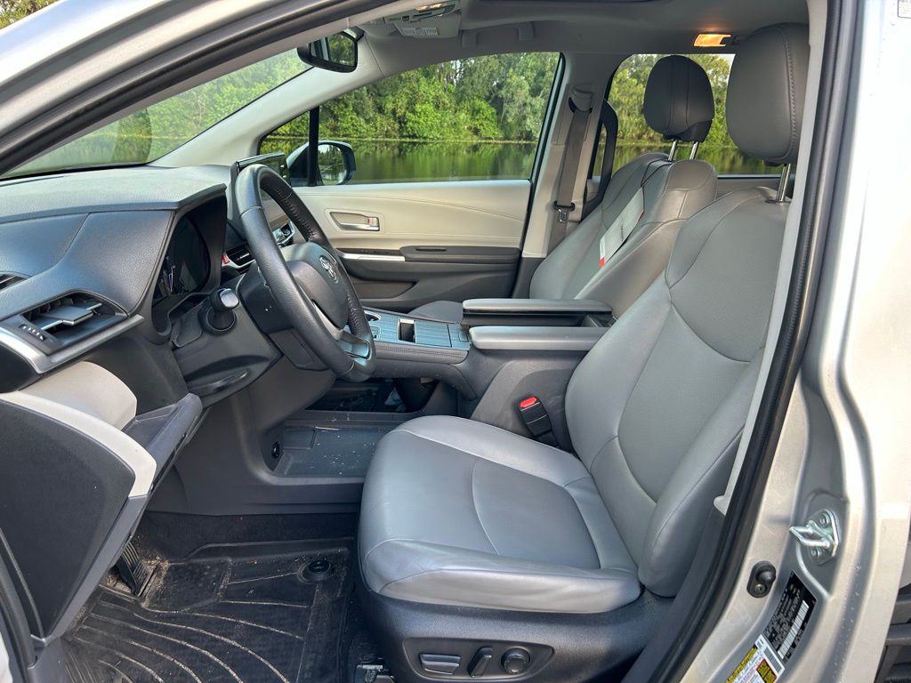 Thumbnail: 2023 Toyota Sienna - 15