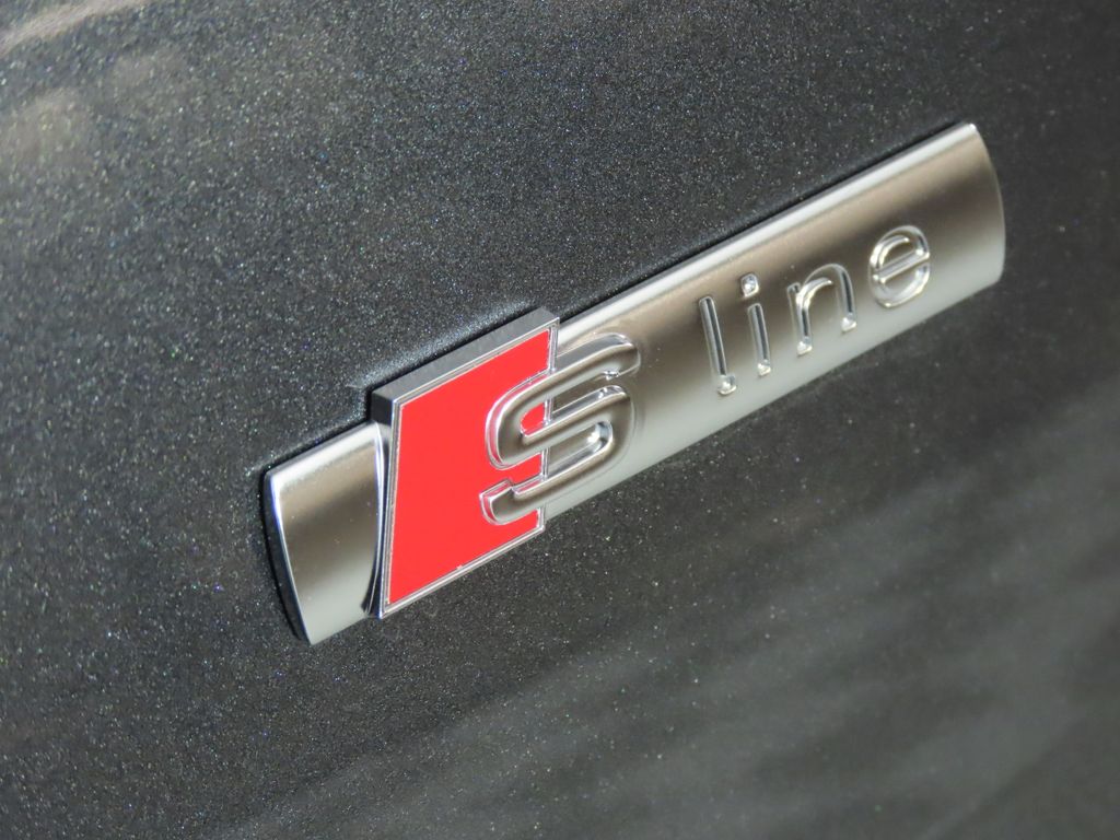 Thumbnail: 2026 Audi Q8 - 11