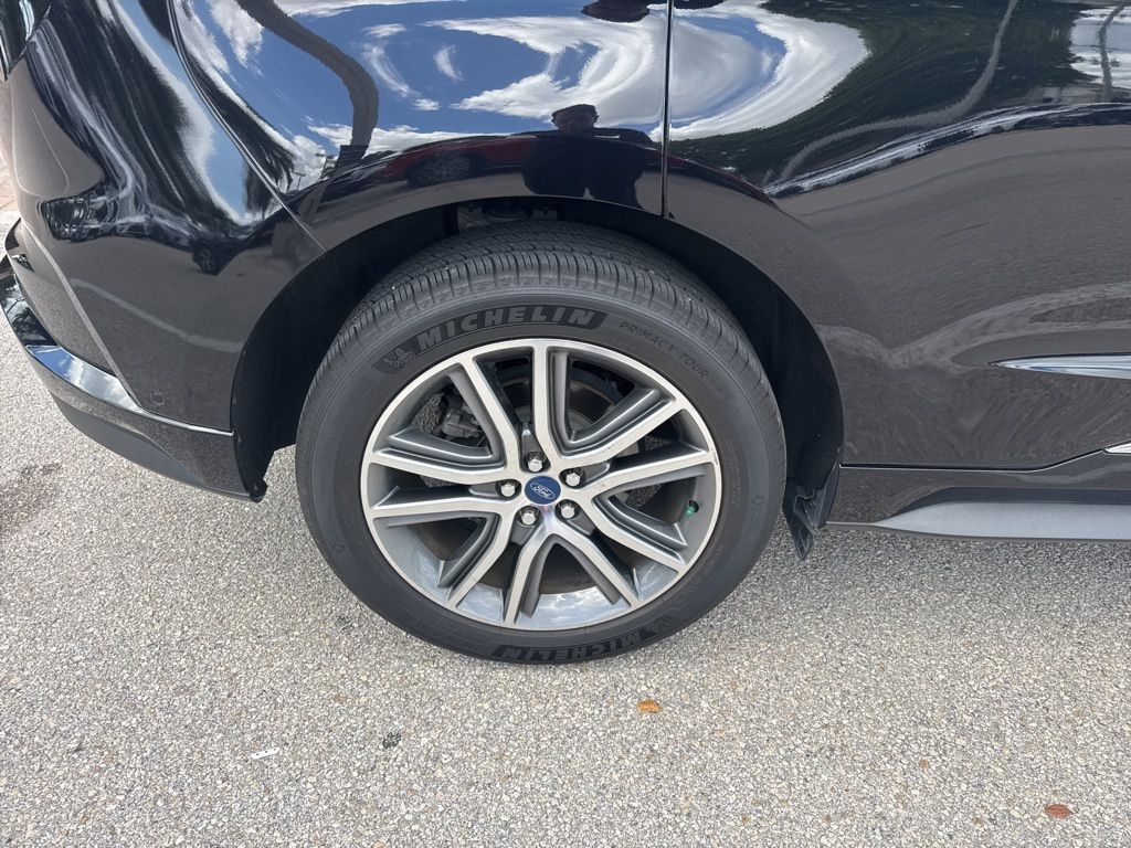 Used 2019 Black Ford Titanium image 4
