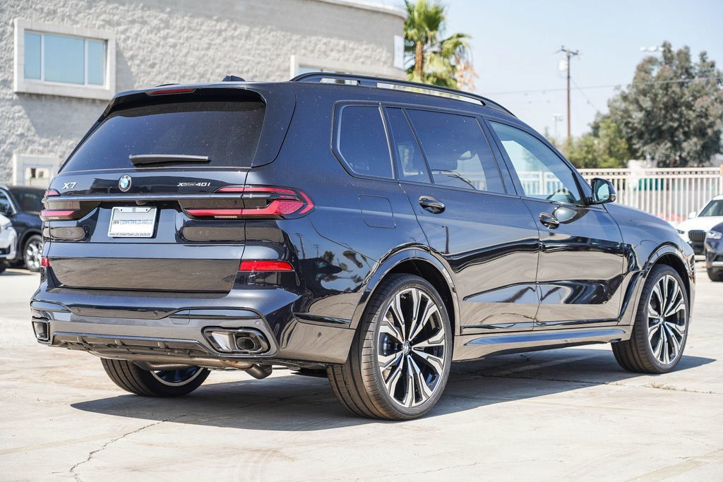 2025 BMW X7 xDrive40i 8