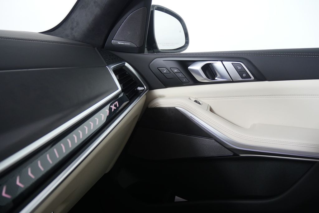 Thumbnail: 2026 BMW X7 - 27