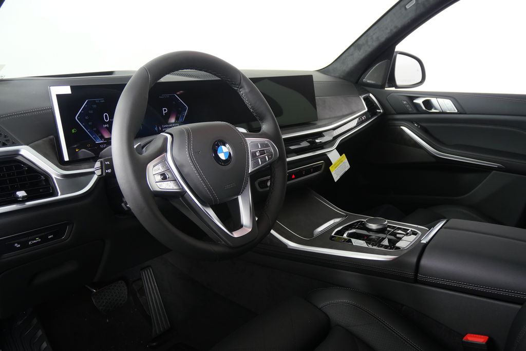 Thumbnail: 2026 BMW X7 - 12