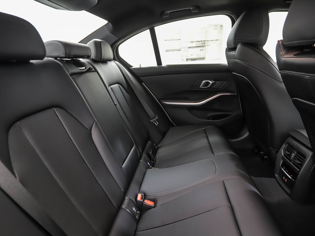 Thumbnail: 2026 BMW 3 Series - 26