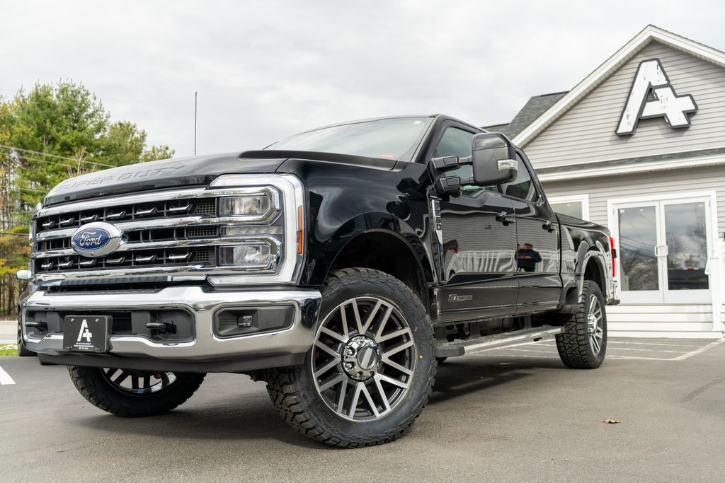 Black Metallic 2026 Ford F-250 Super Duty Lariat Crew Cab 4WD Pickup Truck Four-Wheel Drive Automatic