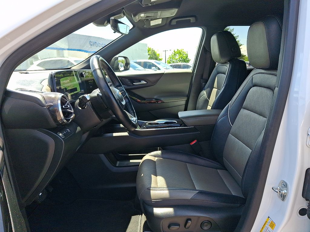 used 2025 Chevrolet Equinox car, priced at $28,394