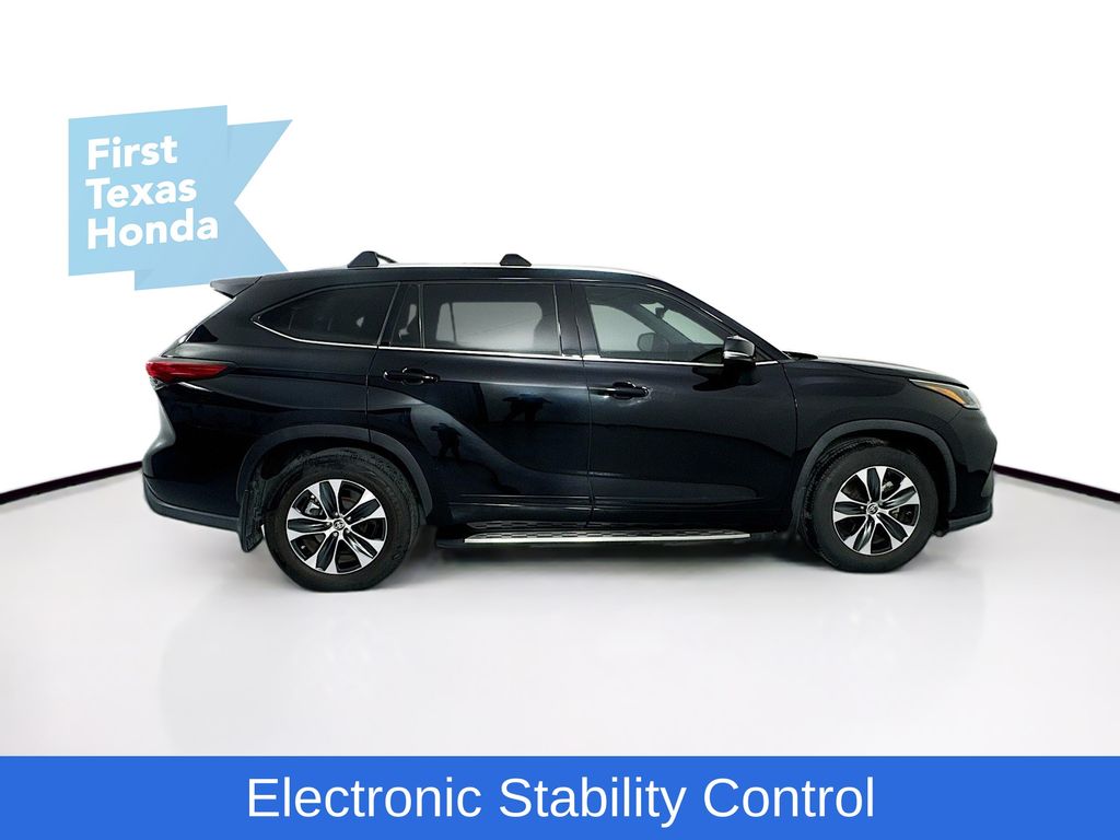 Used Car 2021 Toyota Highlander  Xle For Sale Under $30,000 In Austin, Texas