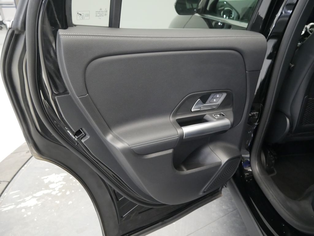 Thumbnail: 2023 Mercedes-Benz GLA - 21