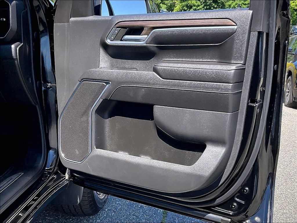 2023 Chevrolet Silverado 1500 — photo 12
