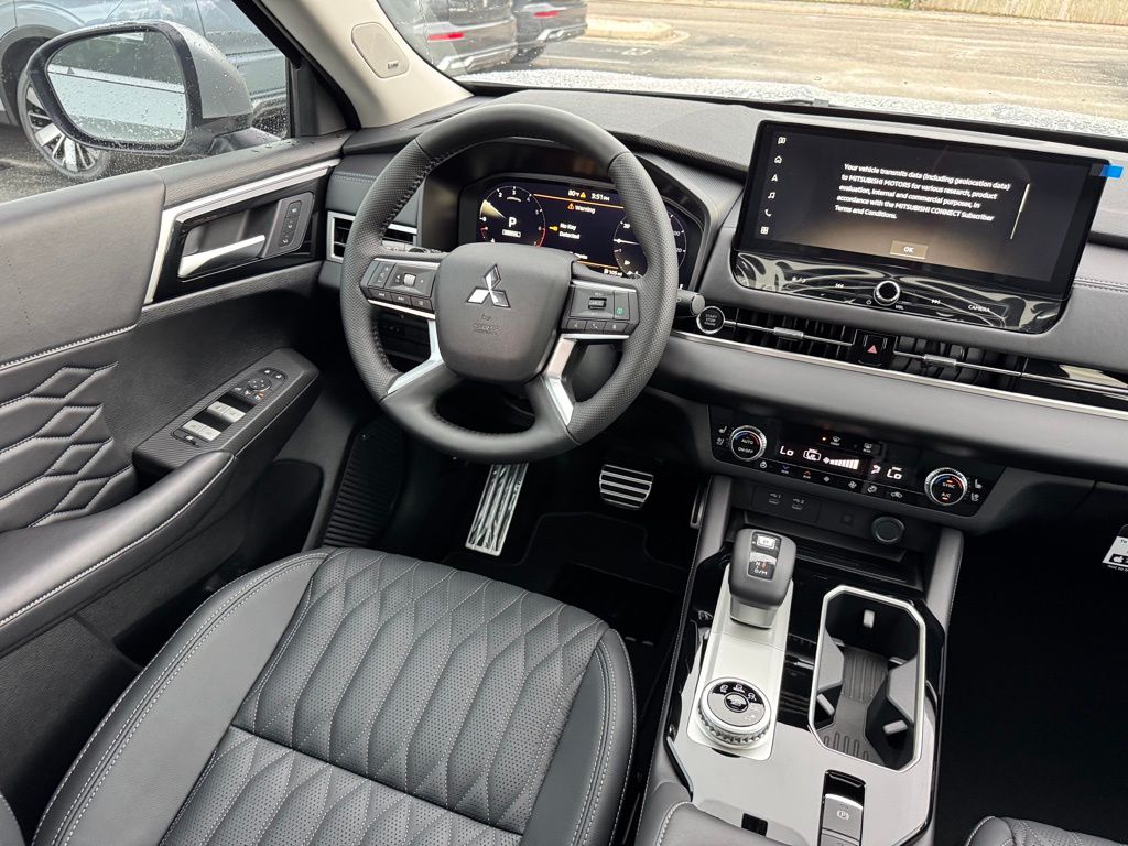 2025 Mitsubishi Outlander SEL photo 17
