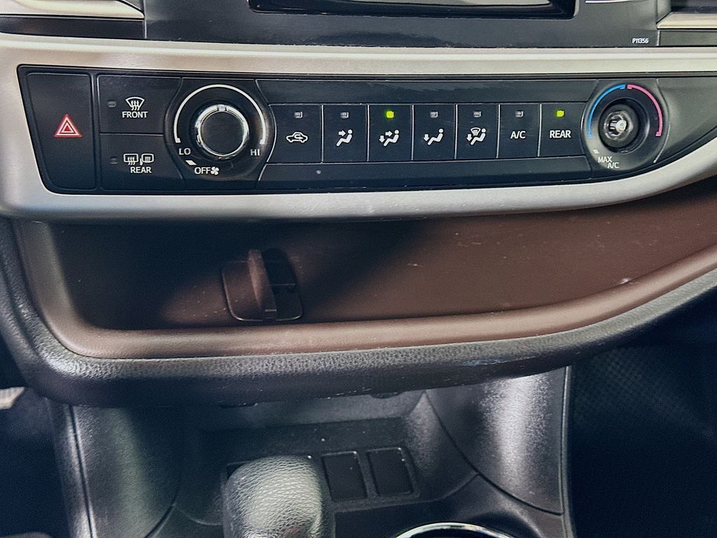 Thumbnail: 2017 Toyota Highlander - 15