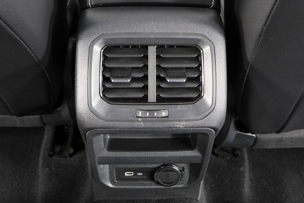 Thumbnail: 2022 Volkswagen Tiguan - 24