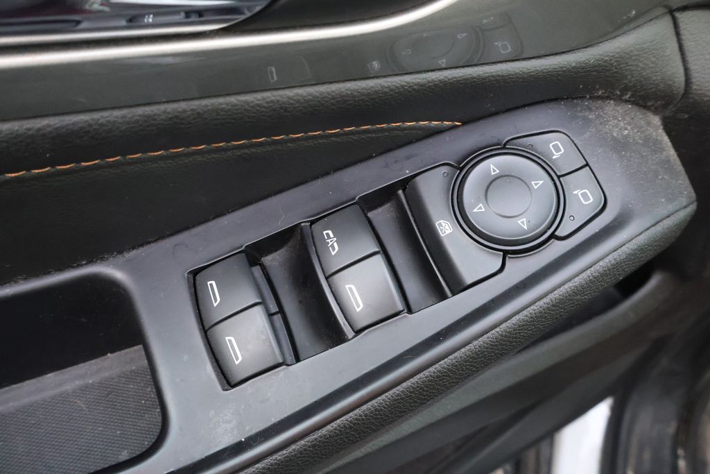 Thumbnail: 2018 Chevrolet Traverse - 15