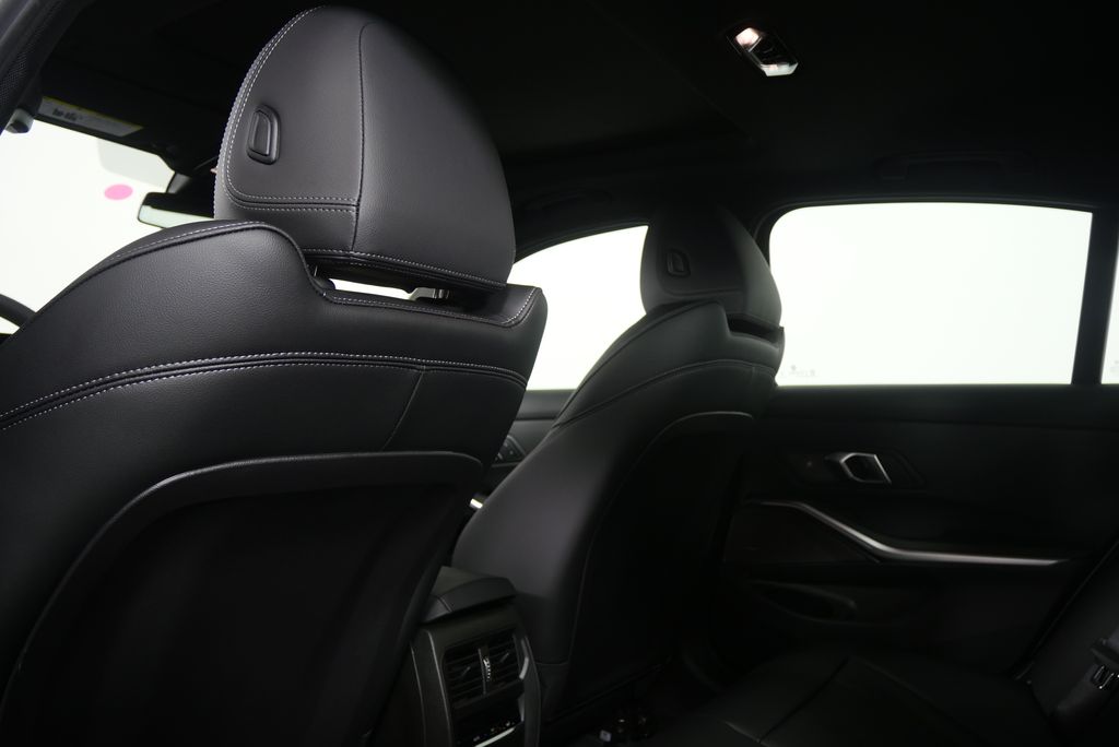 Thumbnail: 2026 BMW 3 Series - 15